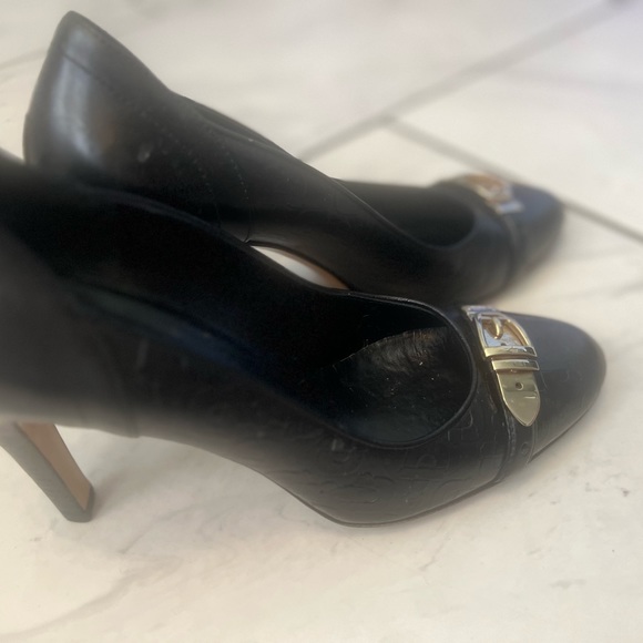 Women’s Authentic  Gucci Black leather heels. - Picture 3 of 5